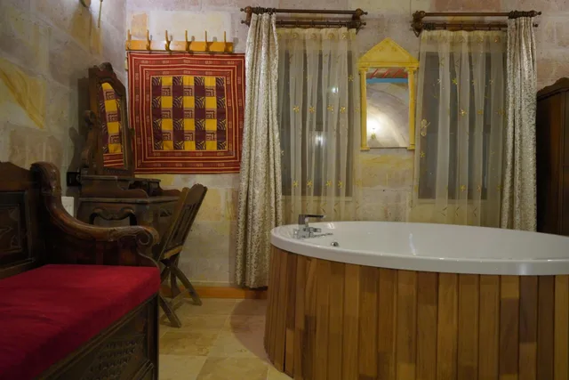 جناح بجاكوزي، Travel Inn Cave Hotel 6/10