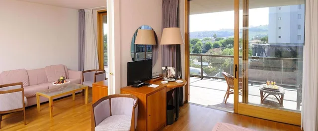 Room, Queen Bed, Hill View، Grand Hotel Berti 1/1