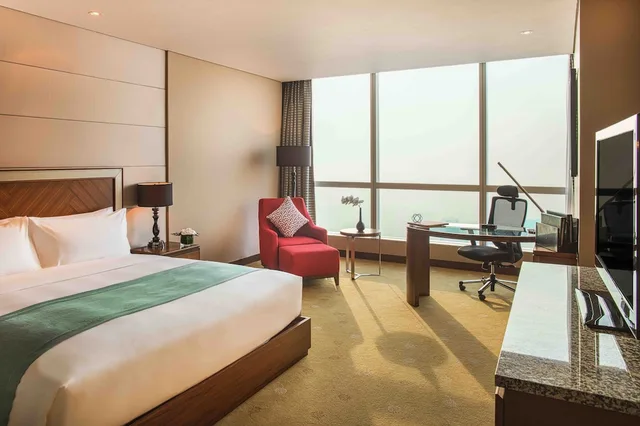غرفة بريميوم بسرير كينج، Intercontinental Hanoi Landmark 3/4