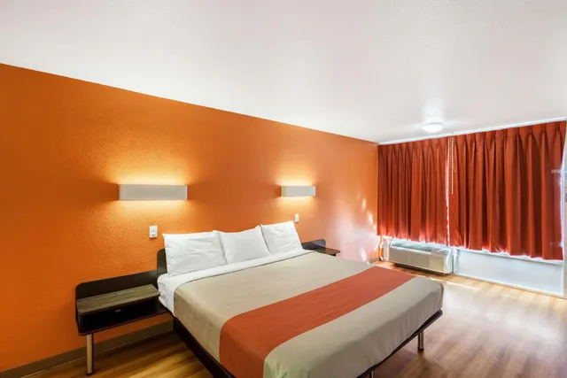 غرفة بسرير كينج للمدخنين، Motel6 Fort Worth, TX - Stockyards 10/10