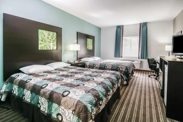 غرفة بسريرين كوين، Super 8 By Wyndham Brenham TX 3/10