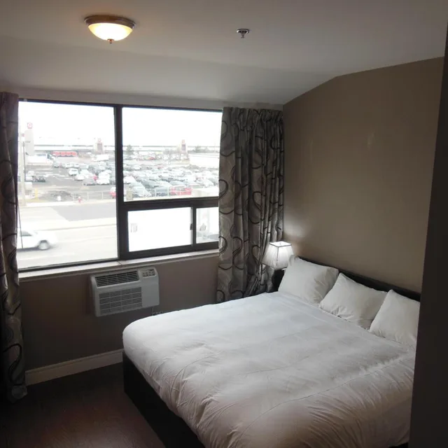 غرفة بسرير كينج، Nu Hotel Toronto 1/10