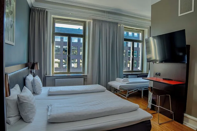 غرفة قياسية بسريرين منفصلين مع أريكة، Comfort Hotel Malmo 1/4