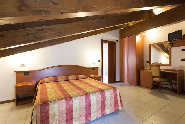 Standard, Single, Double Bed, Vald Hotel 2/5