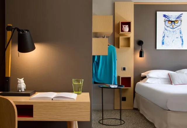 جناح جونيور، Chouette Hotel 5/7