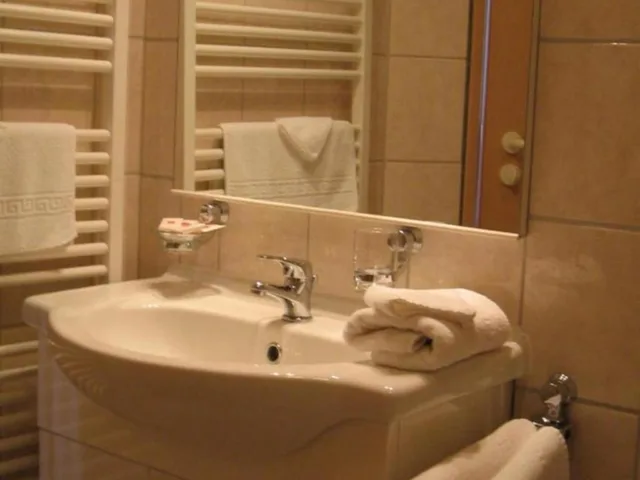 غرفة كبيرة بسرير مزدوج، Bahnhof Hotel Saarlouis 3/5