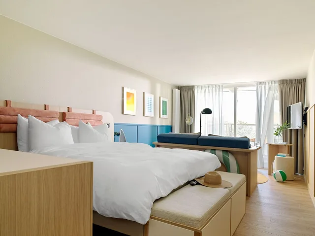 غرفة قياسية رباعية بسرير كينج وسرير كوين، Carlton Beach 3/5