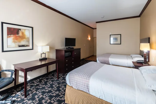 2 Queen Beds Mobil Access Tub Nsmk Micfridg, Motel6 Joshua, TX 1/8