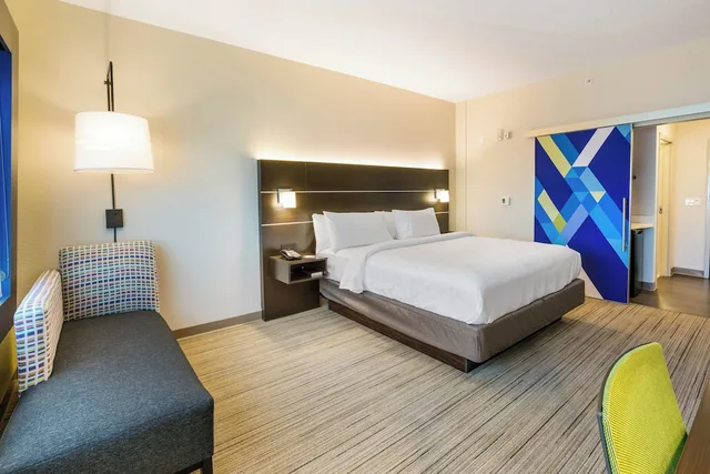 غرفة قياسية بسرير كينج، Holiday Inn Express Suites Jacksonville Town Center 2/3