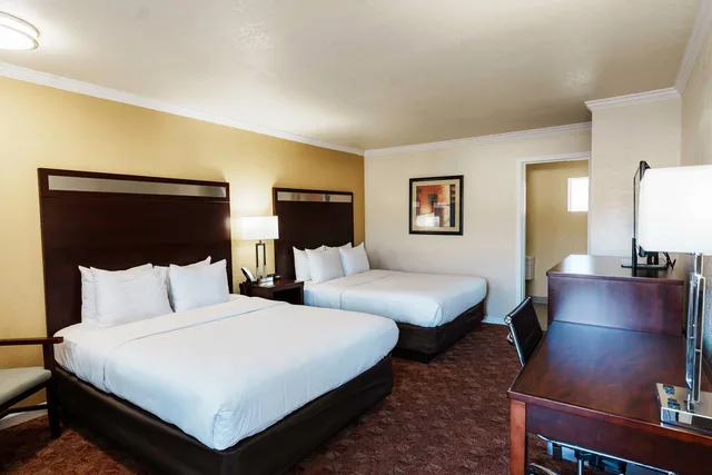 Upgrade, 2 Queen Beds، Quality Inn Ukiah, CA 6/8