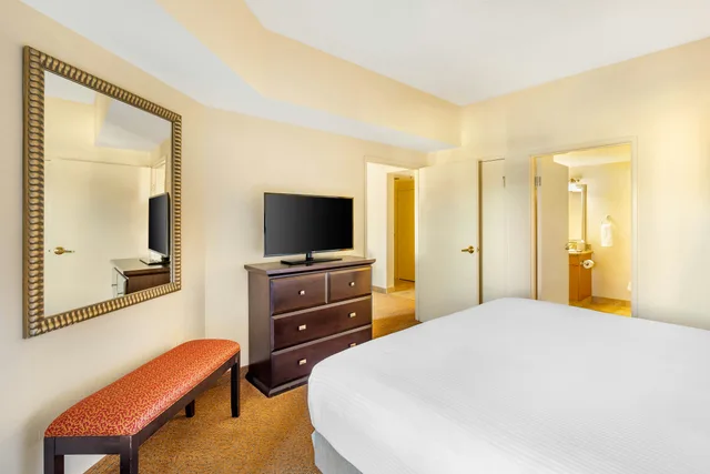 1 Bedroom, King Bed, Balcony, Accessible, Hilton Vacation Club Polo Towers Las Vegas 1/4