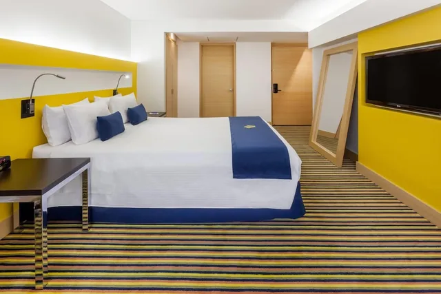 Standard, Queen Bed, Wyndham Bogota 2/3