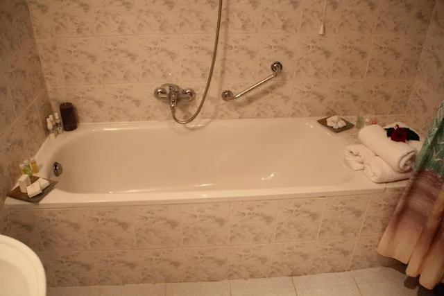 غرفة بسرير مزدوج بإطلالة على المتنزه، Pula Hotel 2/2