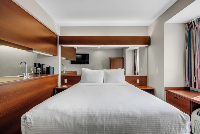 جناح استوديو، The Block Hotel 1/3