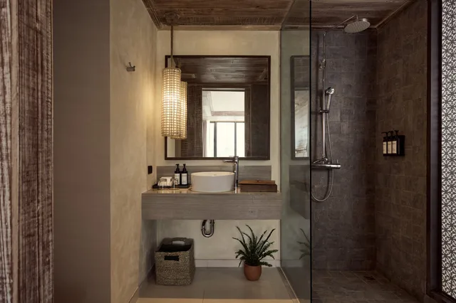 غرفة ديلوكس بسرير كينج بإطلالة على المسبح، Dinso Resort 2/2