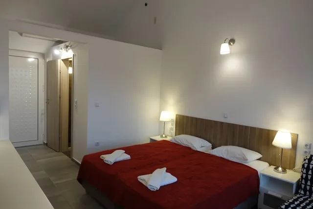 غرفة بسرير كينج بإطلالة على البحر، Hotel Rene 3/4