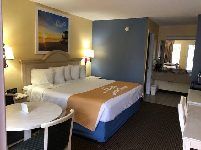 غرفة قياسية بسرير كينج، Days Inn by Wyndham Spartanburg Waccamaw 1/8