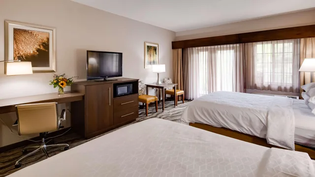Suite, 2 Queen Beds, River View, Balcony or Patio, Corner، Best Western Plus River Escape Inn & Suites 7/10