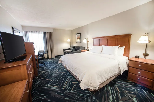 غرفة بسرير كينج لذوي الإعاقة، Hampton Inn Clarksville 2/4