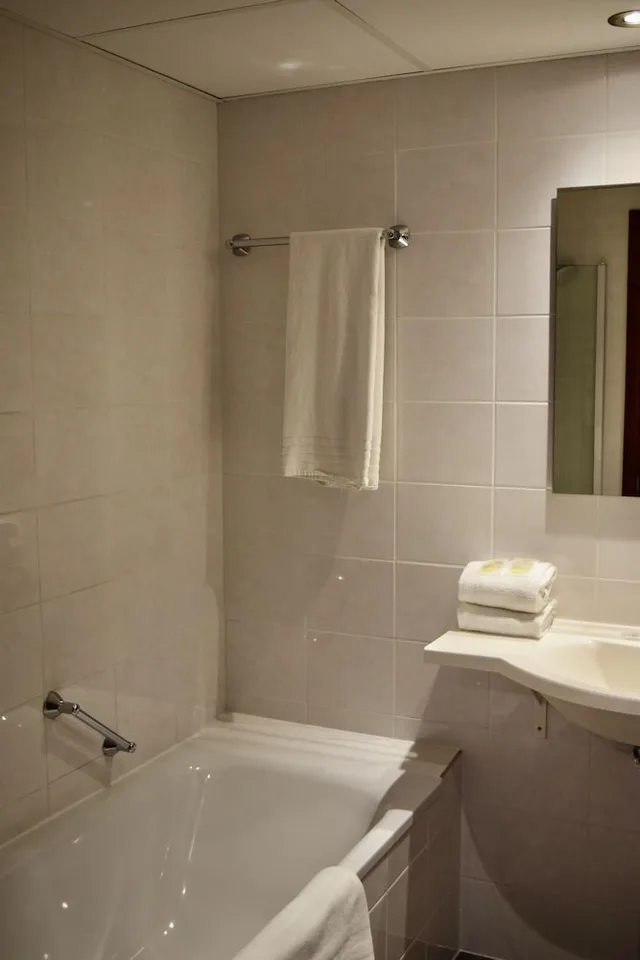 غرفة سوبيريور بسريرين منفصلين، Bedford Hotel & Congress Centre 2/2