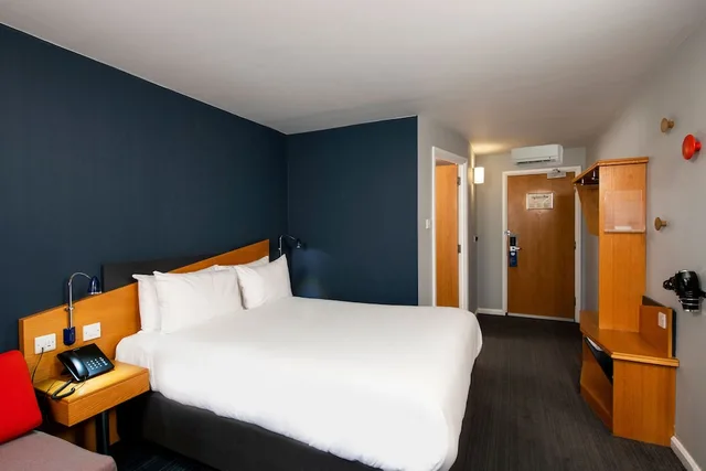 غرفة قياسية بسرير مزدوج مع أريكة، Holiday Inn Express Leeds City Centre 3/6