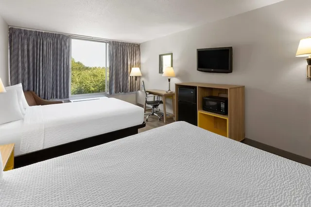 غرفة بسريرين مزدوجين للمدخنين، Days Inn By Wyndham Cambridge 6/9
