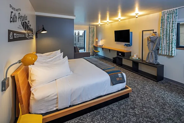 Cottage, Suite, King Bed, Sofa, Corner، The SPARROW Hotel 2/3