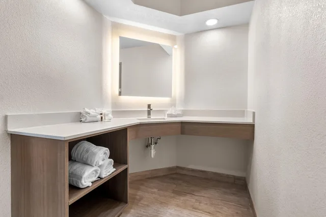 جناح بسرير كينج، Baymont By Wyndham Arlington At Six Flags Dr 7/7