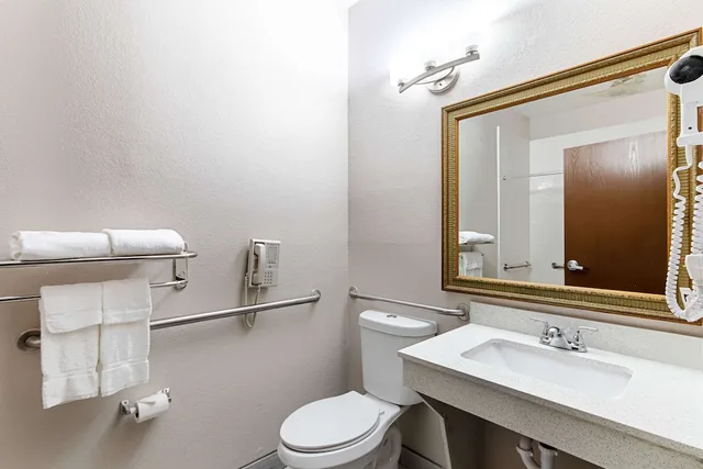 جناح بسرير كينج، Quality Suites Austin South St. Elmo District 7/7