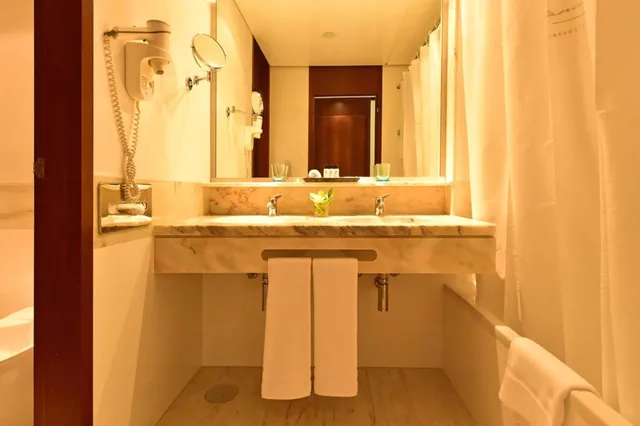 Classic, Double Bed, Side Sea View، Pestana Casino Park 5/6