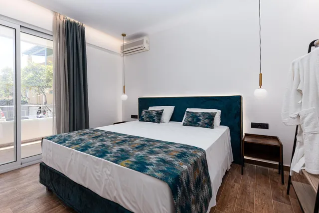 جناح ديلوكس، Sirocco Hotel 4/10