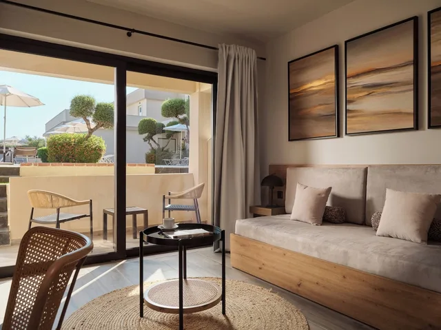 غرفة عائلية بسريرين منفصلين بغرفة نوم واحدة مع أريكة، Filoxenia Hotel Zakynthos 3/9