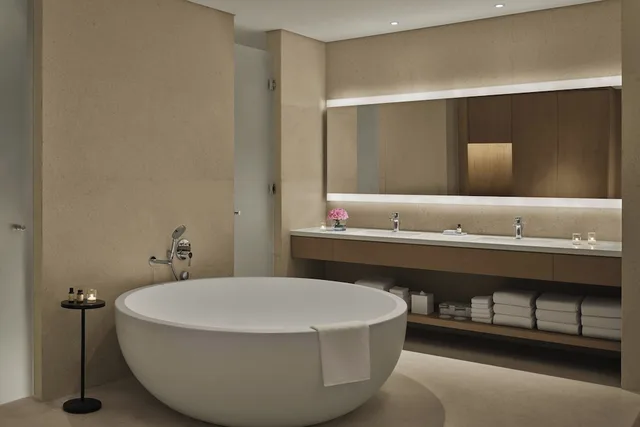 Loft, Studio, King Bed, Garden View, Balcony، The Sanya Edition 5/5