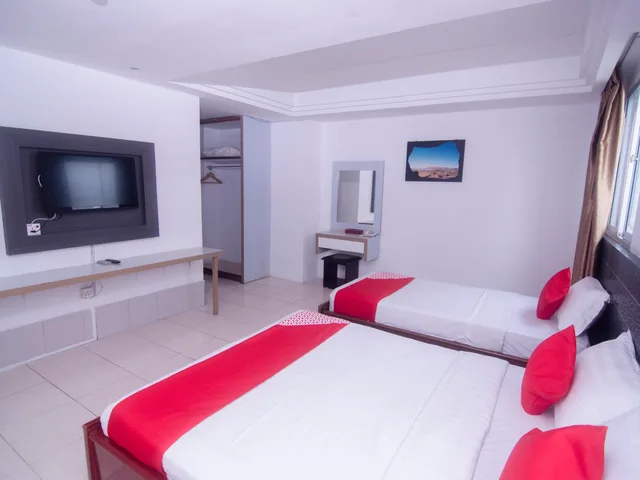 جناح سوبيريور، Hotel O Mayfair Hotel 2/2