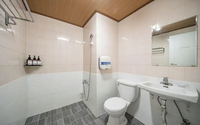 غرفة بريميوم بسرير كوين وسرير فردي، Miju Hotel 5/5