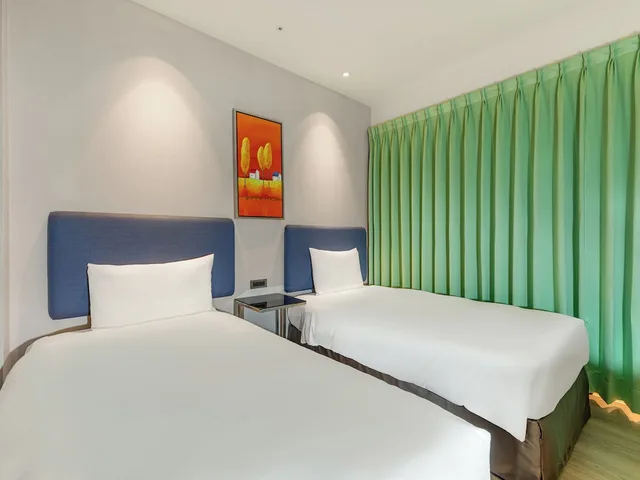 Standard, Twin Beds, No Window، CHECK inn Taipei Xinyi 1/10