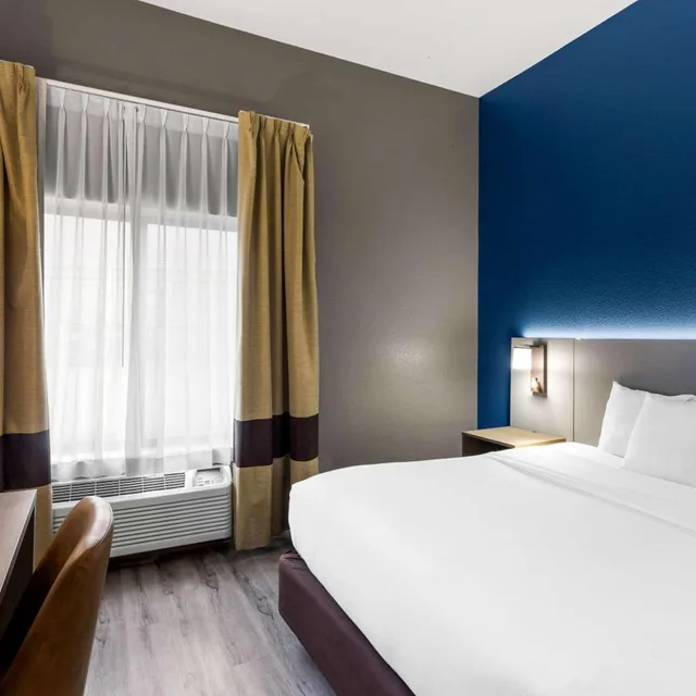 جناح بسرير كينج بجاكوزي، Comfort Inn & Suites Kenosha-Pleasant Prairie 1/10