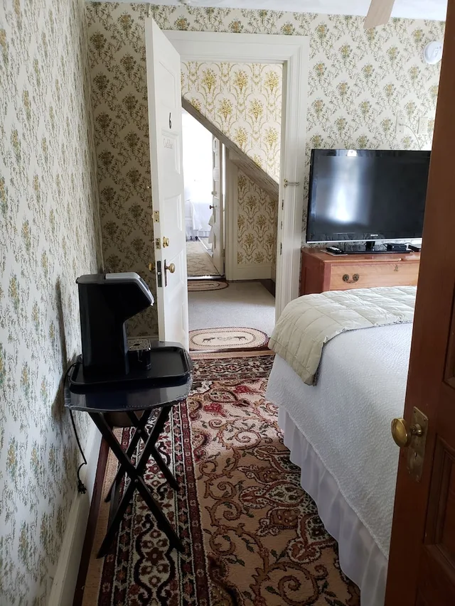 غرفة بسرير كوين، Moseley Cottage Inn and Town Motel 3/3
