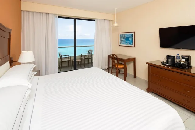 غرفة بسرير مزدوج بإطلالة على البحر، Occidental Tucancun 3/7