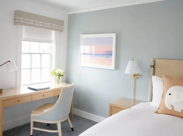 Room, King Bed, Partial Harbour View، White Elephant Hotel 2/2