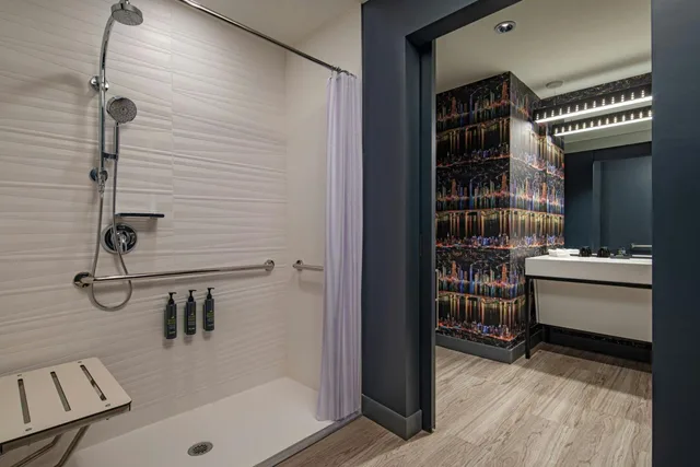 Aloft, Guest Room, 2 Queen Beds, City View، Aloft Providence Downtown 4/4
