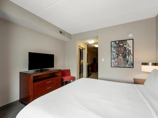 Junior Suite, Hilton Garden Inn Winchester 3/6