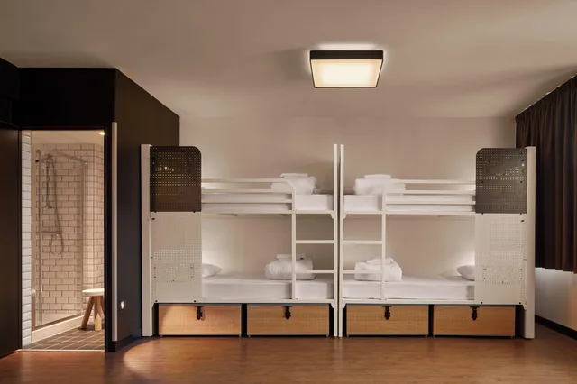Private, 4 Beds، Generator Hostel Paris 4/5
