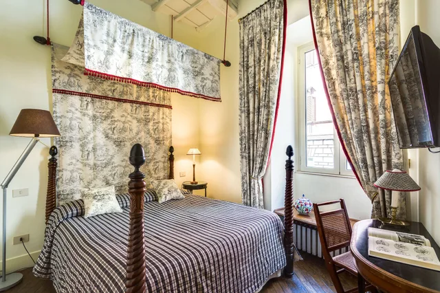 Room, Queen Bed, External Bathroom، Casa Heberart Guest House Capo Le Case 2/5