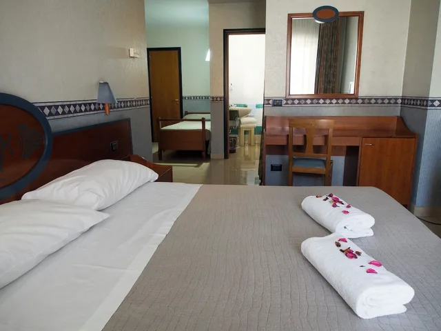 غرفة ثلاثية بسرير كوين وسرير فردي، Hotel Kroma 1/10