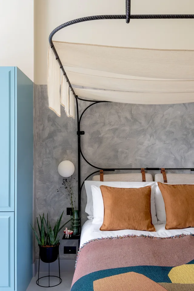 Courtyard, Suite, Queen Bed, Bermonds Locke 7/8