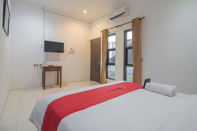 غرفة ديلوكس، RedDoorz near Jatinangor Town Square 3/6