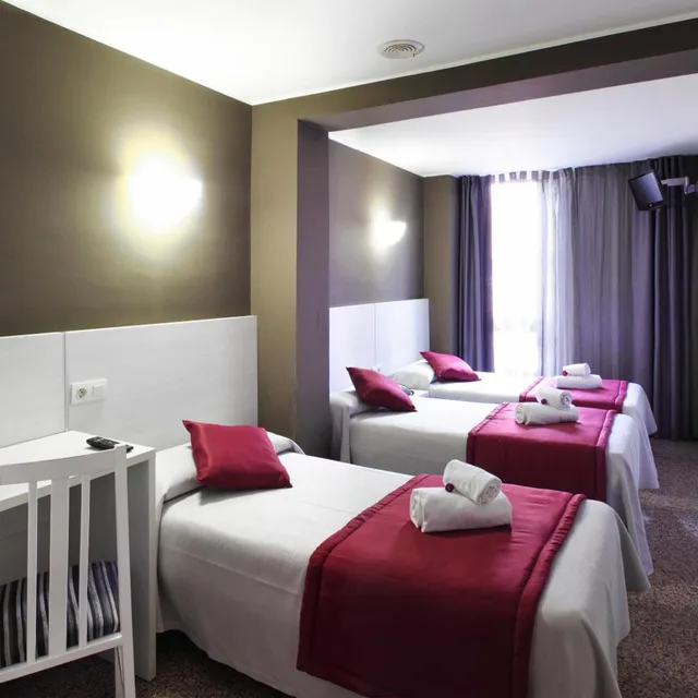Room, Triple, Nuevo Triunfo 2/7