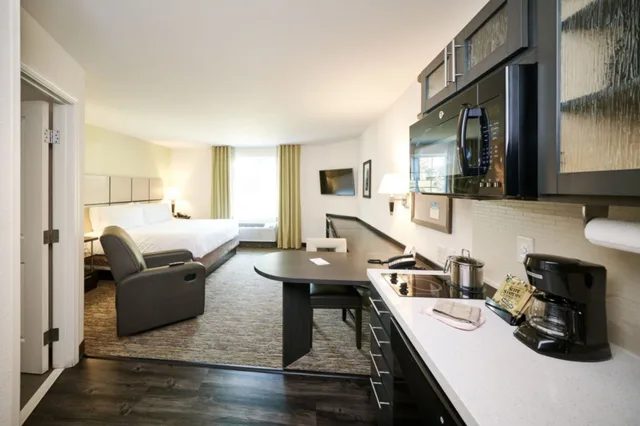 جناح استوديو بسرير كوين لذوي الإعاقة، CANDLEWOOD SUITES PUEBLO 1/3