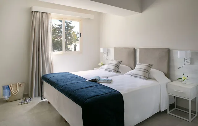 Family, Twin Beds, Inland View, 2 Sofa، Louis Paphos Breeze 1/4